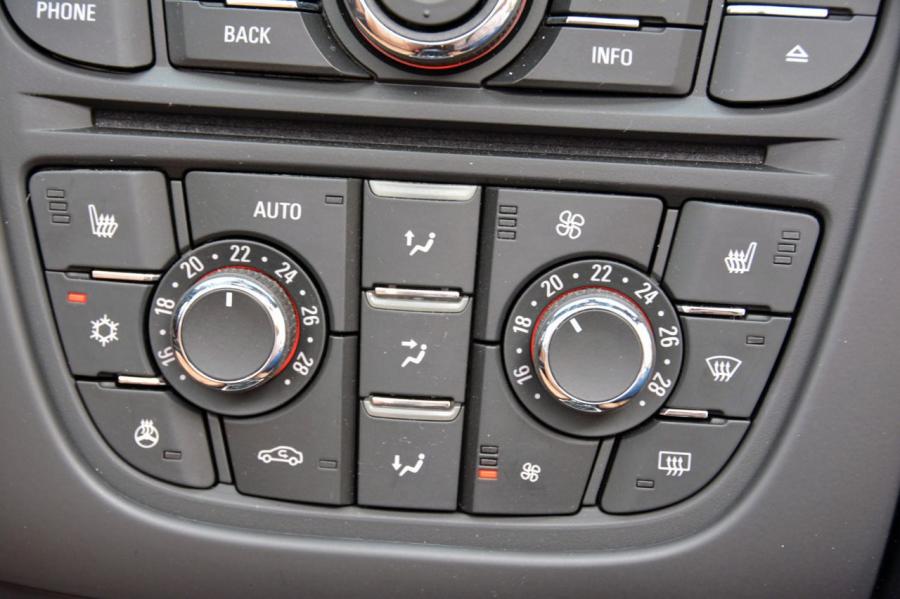  Opel Cascada 2013 года  (фото 37 из 51)